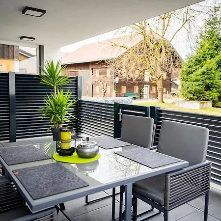 Schicke In Seenaehe!