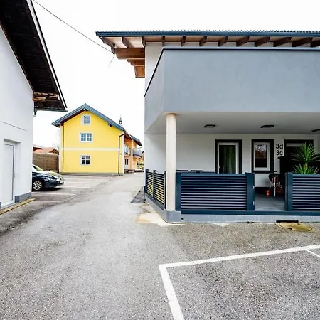 Schicke In Seenaehe!